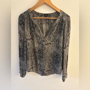 Aritzia TALULA 100% Silk Grey Black Snake Print Long Sleeved Blouse, Size XS